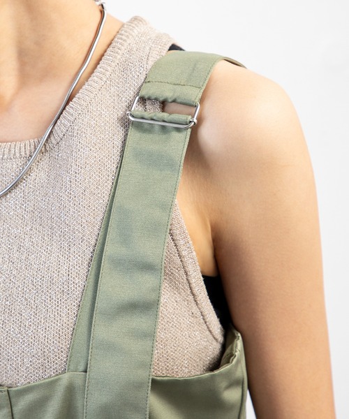 MILLION CARATS(ミリオンカラッツ)の「リラクシーなのに品あり!ドロストで魅せる美シルエット、大人の余裕が香るエフォートレスサロペット(サロペット/オーバーオール・レディース・ブラック/カーキ・FREE)」の17枚目の写真