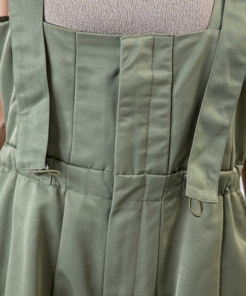 MILLION CARATS(ミリオンカラッツ)の「リラクシーなのに品あり!ドロストで魅せる美シルエット、大人の余裕が香るエフォートレスサロペット(サロペット/オーバーオール・レディース・ブラック/カーキ・FREE)」の18枚目の写真