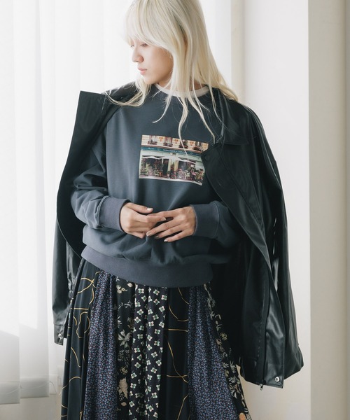 ROOPTOKYO（ループトウキョウ）の「EMILY IN PARIS × FUDGE / PHOTO SWEAT SHIRT/La vie and ROSES スウェット トレーナー 秋物 秋服 2026年秋冬（スウェット・レディース・スミクロ・FREE）」の4枚目の写真