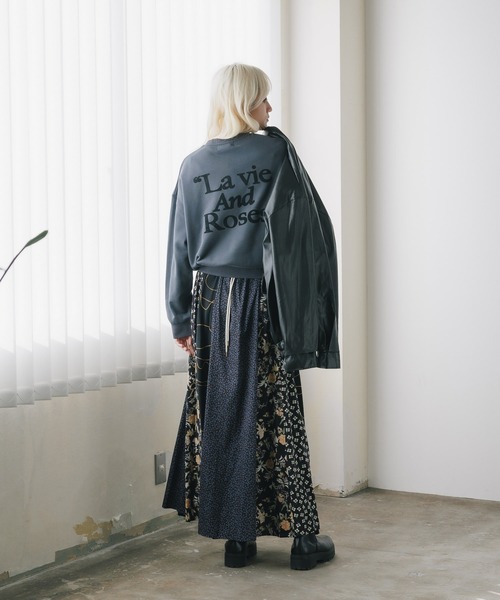 ROOPTOKYO（ループトウキョウ）の「EMILY IN PARIS × FUDGE / PHOTO SWEAT SHIRT/La vie and ROSES スウェット トレーナー 秋物 秋服 2026年秋冬（スウェット・レディース・スミクロ・FREE）」の9枚目の写真