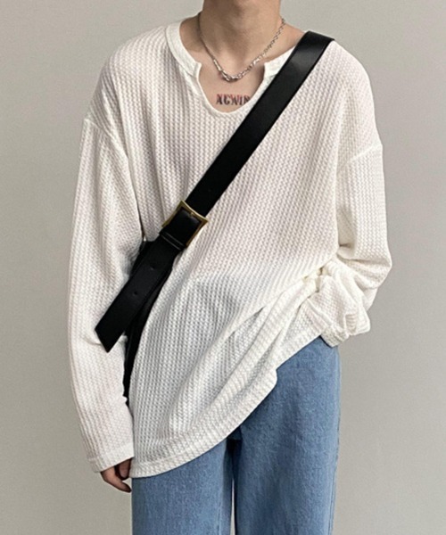 NOWLE（ノウル）の「【NOWLE】ワッフル デザイン Uネック 無地 ロンT（Tシャツ/カットソー・メンズ・グレー/ブラック/ホワイト・MEDIUM/LARGE/X-LARGE）」の4枚目の写真