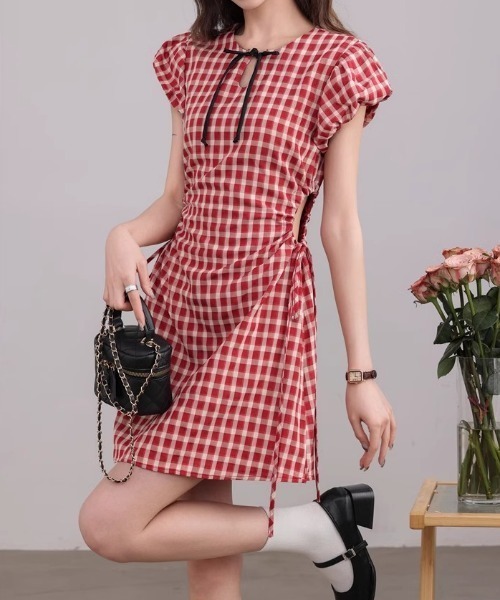 GEMEDA(ジェメダ)の「ウエストカットリボンチェックワンピース(ワンピース・レディース・レッド・M)」の1枚目の写真