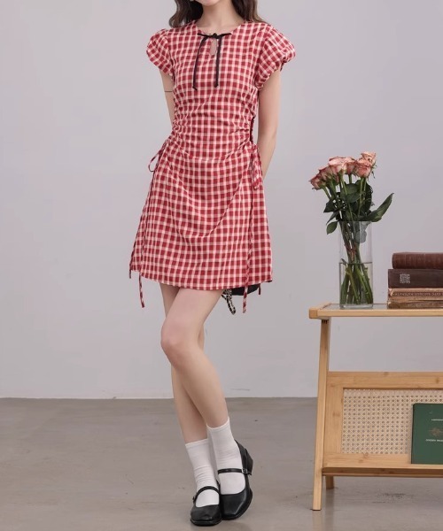 GEMEDA(ジェメダ)の「ウエストカットリボンチェックワンピース(ワンピース・レディース・レッド・M)」の2枚目の写真