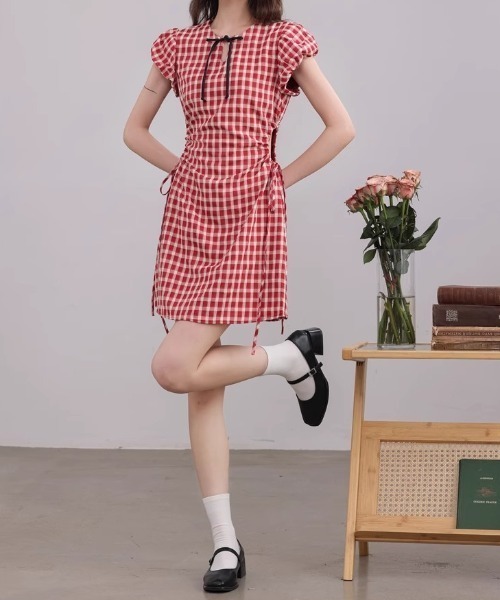 GEMEDA(ジェメダ)の「ウエストカットリボンチェックワンピース(ワンピース・レディース・レッド・M)」の4枚目の写真