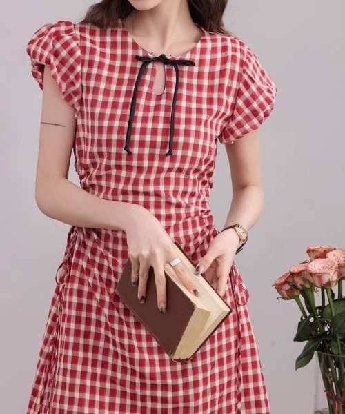 GEMEDA(ジェメダ)の「ウエストカットリボンチェックワンピース(ワンピース・レディース・レッド・M)」の11枚目の写真
