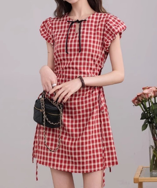 GEMEDA(ジェメダ)の「ウエストカットリボンチェックワンピース(ワンピース・レディース・レッド・M)」の6枚目の写真