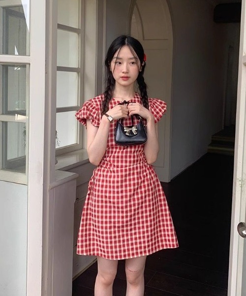 GEMEDA(ジェメダ)の「ウエストカットリボンチェックワンピース(ワンピース・レディース・レッド・M)」の17枚目の写真