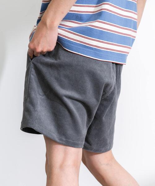 URBAN RESEARCH Sonny Label（アーバンリサーチサニーレーベル）の「コーデュロイイージーバギーショートパンツ（その他パンツ・メンズ・ブラック/オフホワイト/ブルー/グレー/ピンク・MEDIUM/LARGE）」の9枚目の写真
