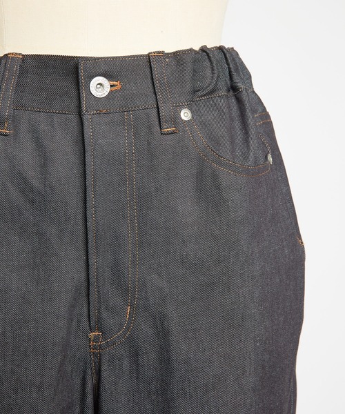 gomme（ゴム）の「8ozデニム　ニーダーツパンツ（デニムパンツ・レディース・ブラック/インディゴブルー・MEDIUM）」の14枚目の写真