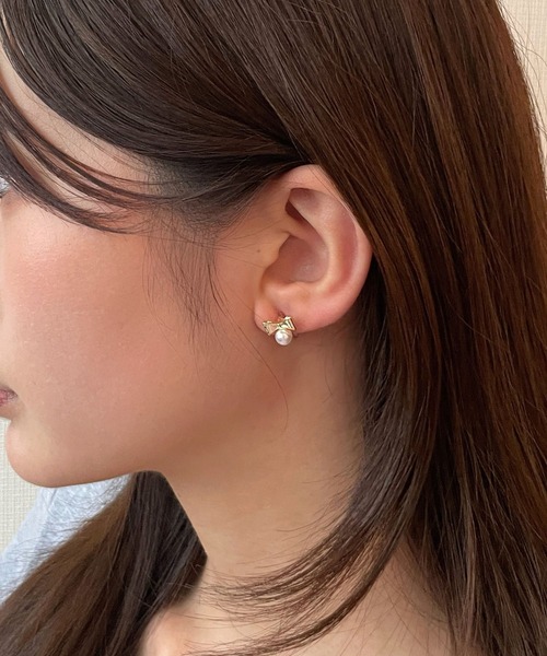 FOREVER 21(フォーエバー トゥエンティーワン)の「ミニリボンノンホールピアス(ピアス(両耳用)・レディース・ゴールド/シルバー・FREE)」の1枚目の写真