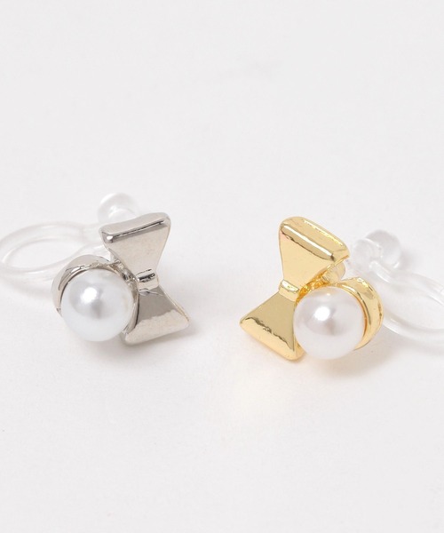 FOREVER 21(フォーエバー トゥエンティーワン)の「ミニリボンノンホールピアス(ピアス(両耳用)・レディース・ゴールド/シルバー・FREE)」の6枚目の写真