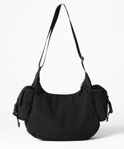 Reebok（リーボック）の「【EC別注】Reebok リーボック ロゴ入り ナイロンショルダーバッグ｜軽量・大容量 2WAYハンドバッグ（ショルダーバッグ・メンズ・ブラック・FREE）」の5枚目の写真