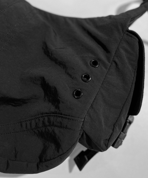 Reebok（リーボック）の「【EC別注】Reebok リーボック ロゴ入り ナイロンショルダーバッグ｜軽量・大容量 2WAYハンドバッグ（ショルダーバッグ・メンズ・ブラック・FREE）」の7枚目の写真