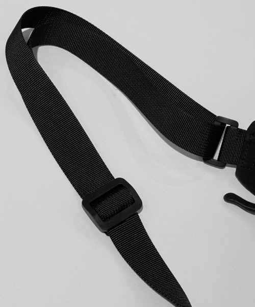 Reebok（リーボック）の「【EC別注】Reebok リーボック ロゴ入り ナイロンショルダーバッグ｜軽量・大容量 2WAYハンドバッグ（ショルダーバッグ・メンズ・ブラック・FREE）」の9枚目の写真