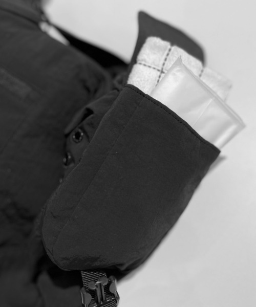 Reebok（リーボック）の「【EC別注】Reebok リーボック ロゴ入り ナイロンショルダーバッグ｜軽量・大容量 2WAYハンドバッグ（ショルダーバッグ・メンズ・ブラック・FREE）」の11枚目の写真