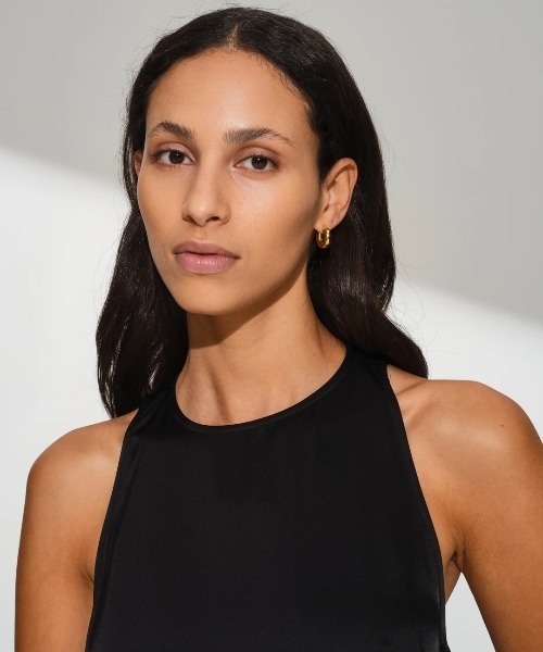 TOM WOOD（トムウッド）の「【TOMWOOD】Chunky Hoops Small　 クラシックフープ スモール ゴールドピアス ユニセックス（ピアス（両耳用）・レディース・ゴールド・FREE）」の3枚目の写真