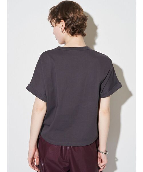 ELENDEEK（エレンディーク）の「ロールアップTカットソー【速乾/汗シミ防止】（Tシャツ/カットソー・レディース・ボルドー/オフホワイト/チャコールグレー・FREE）」の22枚目の写真