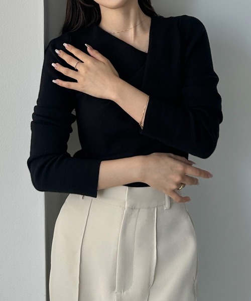 Louere（ルエレ）の「ドレープアシメネックニットトップス（ニット/セーター・レディース・アイボリー/ネイビー/ブラック/チャコール/グレー/ブラウン・MEDIUM/LARGE/SMALL）」の7枚目の写真