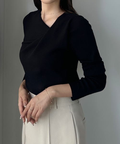 Louere（ルエレ）の「ドレープアシメネックニットトップス（ニット/セーター・レディース・アイボリー/ネイビー/ブラック/チャコール/グレー/ブラウン・MEDIUM/LARGE/SMALL）」の9枚目の写真