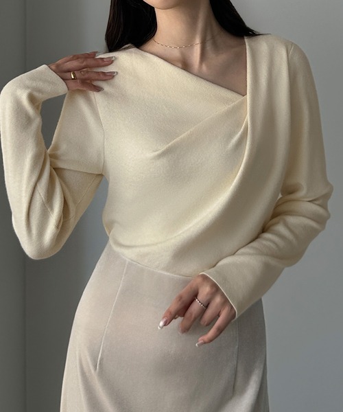 Louere（ルエレ）の「ドレープアシメネックニットトップス（ニット/セーター・レディース・アイボリー/ネイビー/ブラック/チャコール/グレー/ブラウン・MEDIUM/LARGE/SMALL）」の13枚目の写真