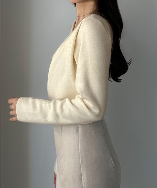 Louere（ルエレ）の「ドレープアシメネックニットトップス（ニット/セーター・レディース・アイボリー/ネイビー/ブラック/チャコール/グレー/ブラウン・MEDIUM/LARGE/SMALL）」の15枚目の写真