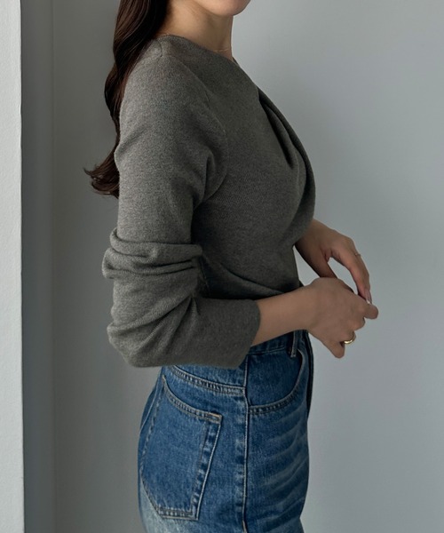 Louere（ルエレ）の「ドレープアシメネックニットトップス（ニット/セーター・レディース・アイボリー/ネイビー/ブラック/チャコール/グレー/ブラウン・MEDIUM/LARGE/SMALL）」の19枚目の写真