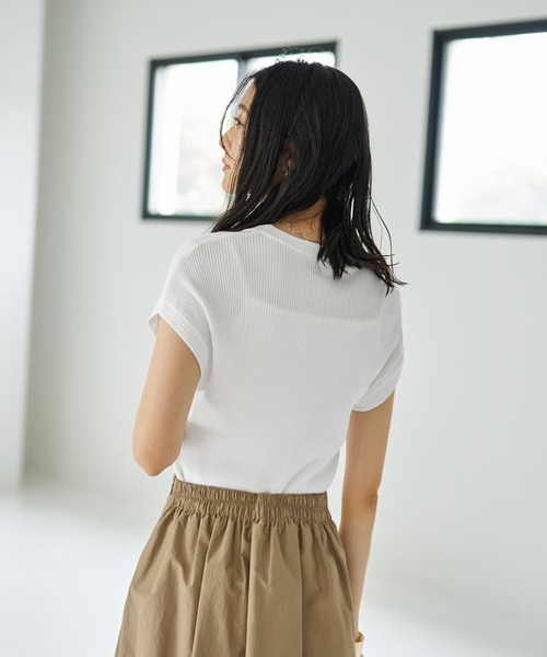 STYLE DELI（スタイルデリ）の「シャリ感とろみリブシアーニットトップス（Tシャツ/カットソー・レディース・ホワイト/ブラック/グレー・FREE）」の14枚目の写真