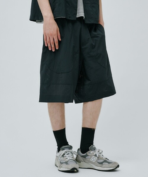 PUBLIC TOKYO(パブリックトウキョウ)の「Dot Airリラックスワイドショーツ(その他パンツ・メンズ・ブラック/グレイッシュベージュ・1/2)」の1枚目の写真