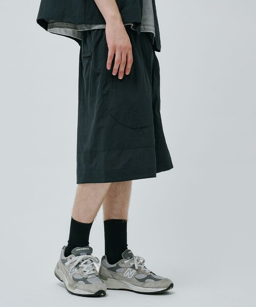 PUBLIC TOKYO(パブリックトウキョウ)の「Dot Airリラックスワイドショーツ(その他パンツ・メンズ・ブラック/グレイッシュベージュ・1/2)」の7枚目の写真