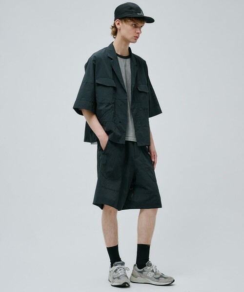 PUBLIC TOKYO(パブリックトウキョウ)の「Dot Airリラックスワイドショーツ(その他パンツ・メンズ・ブラック/グレイッシュベージュ・1/2)」の4枚目の写真