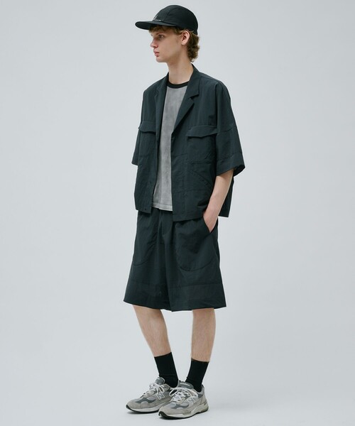 PUBLIC TOKYO(パブリックトウキョウ)の「Dot Airリラックスワイドショーツ(その他パンツ・メンズ・ブラック/グレイッシュベージュ・1/2)」の3枚目の写真