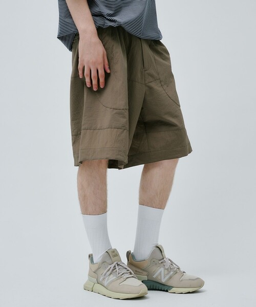 PUBLIC TOKYO(パブリックトウキョウ)の「Dot Airリラックスワイドショーツ(その他パンツ・メンズ・ブラック/グレイッシュベージュ・1/2)」の10枚目の写真