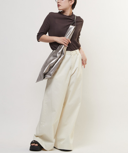 CONVERSE TOKYO（コンバーストウキョウ）の「2WAY LONG HANDLE METALLIC TOTE BAG（ショルダーバッグ・レディース・ブラウン/ブラック/シルバー・FREE）」の4枚目の写真