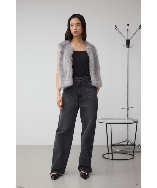 AZUL by moussy（アズールバイマウジー）の「フェイクファーベスト（ベスト・レディース・ベージュ/グレー/アイボリー・FREE）」の8枚目の写真