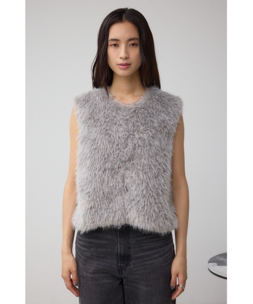 AZUL by moussy（アズールバイマウジー）の「フェイクファーベスト（ベスト・レディース・ベージュ/グレー/アイボリー・FREE）」の9枚目の写真
