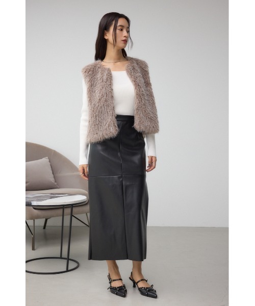 AZUL by moussy（アズールバイマウジー）の「フェイクファーベスト（ベスト・レディース・ベージュ/グレー/アイボリー・FREE）」の19枚目の写真