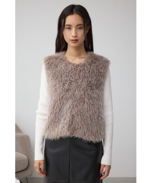 AZUL by moussy（アズールバイマウジー）の「フェイクファーベスト（ベスト・レディース・ベージュ/グレー/アイボリー・FREE）」の20枚目の写真