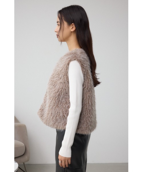 AZUL by moussy（アズールバイマウジー）の「フェイクファーベスト（ベスト・レディース・ベージュ/グレー/アイボリー・FREE）」の21枚目の写真