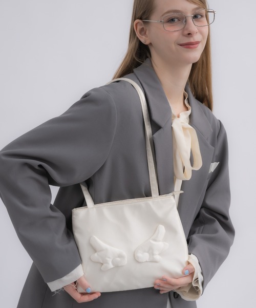 idem(イデム)の「angel satin shoulder bag / エンジェルモチーフサテンショルダーバッグ(ショルダーバッグ・レディース・ピンク/アイボリー/ブラック・FREE)」の15枚目の写真