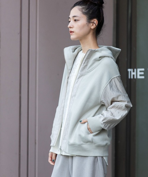 Munich（ミューニック）の「裏毛×ナイロンジップアップフーディー（パーカー・レディース・グレイッシュベージュ/ブラック/ピンク・FREE）」の11枚目の写真