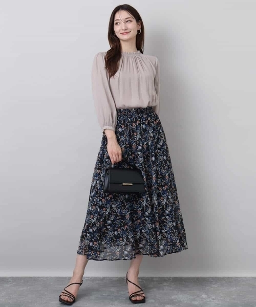 MK MICHEL KLEIN（エムケーミッシェルクラン）の「フラワードットプリントシフォンスカート/洗える（スカート・レディース・ブラック/グレー・38）」の3枚目の写真