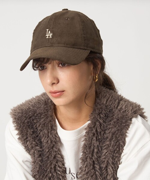 NEW ERA（ニューエラ）の「【別注】＜NEW ERA＞920 MLB コーデュロイ キャップ / 帽子（キャップ・レディース・オフホワイト/ブラック/ダークブラウン/ネイビー・FREE）」の5枚目の写真