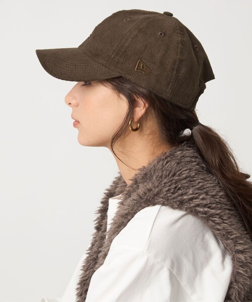 NEW ERA（ニューエラ）の「【別注】＜NEW ERA＞920 MLB コーデュロイ キャップ / 帽子（キャップ・レディース・オフホワイト/ブラック/ダークブラウン/ネイビー・FREE）」の6枚目の写真