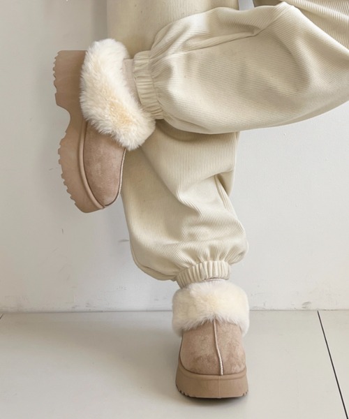 Shoes in Closet(シューズインクローゼット)の「軽量厚底 プラットフォーム ヒール ファー ムートン ブーツ 6489(スリッポン・レディース・ブラック/ブラウン系その他/ベージュ・S/M/L/LL)」の1枚目の写真