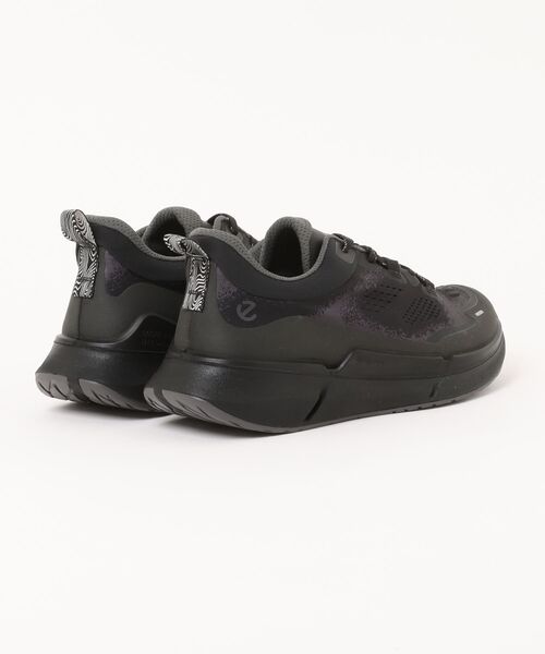 ECCO(エコー)の「マルチユース BIOM 2.2 高機能スニーカー 軽量 高品質レザー(スニーカー・レディース・ブラック・40/41/42/43/39)」の2枚目の写真
