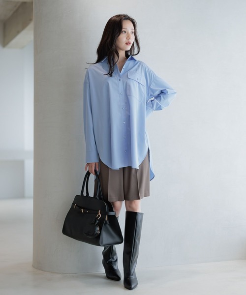 Andemiu(アンデミュウ)の「BIGシルエットシャツ589209(シャツ/ブラウス・レディース・ブルー/オフホワイト/モカ・FREE)」の12枚目の写真