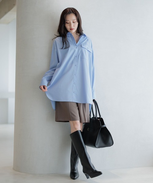 Andemiu(アンデミュウ)の「BIGシルエットシャツ589209(シャツ/ブラウス・レディース・ブルー/オフホワイト/モカ・FREE)」の13枚目の写真