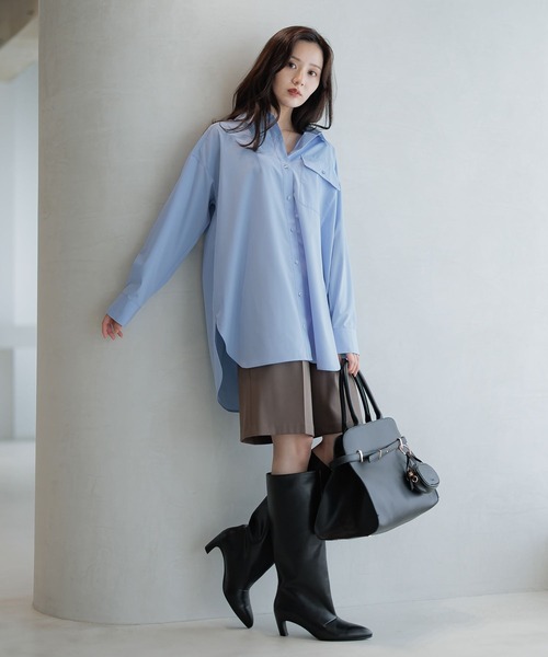 Andemiu(アンデミュウ)の「BIGシルエットシャツ589209(シャツ/ブラウス・レディース・ブルー/オフホワイト/モカ・FREE)」の14枚目の写真