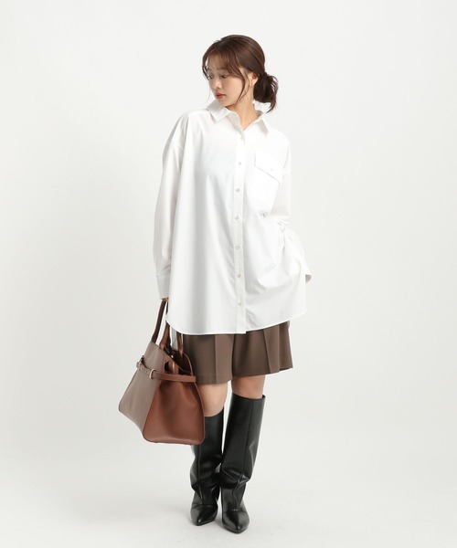 Andemiu(アンデミュウ)の「BIGシルエットシャツ589209(シャツ/ブラウス・レディース・ブルー/オフホワイト/モカ・FREE)」の18枚目の写真