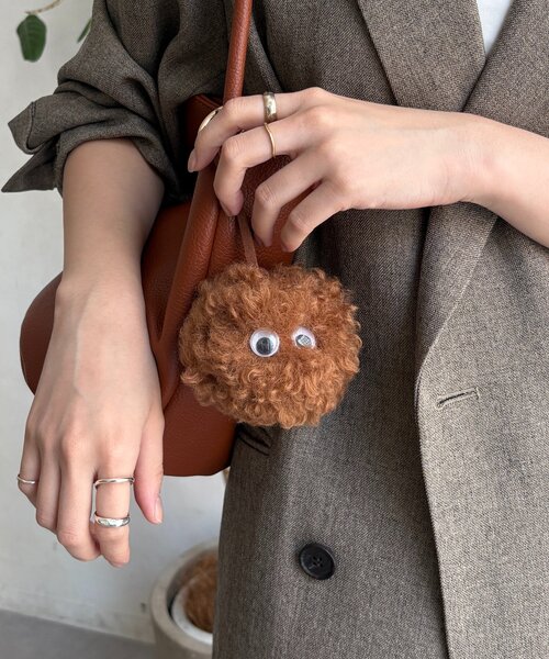 DouDou（ドゥドゥ）の「めだまファーチャーム（その他小物・レディース・グレー/キャメル/グレイッシュベージュ・FREE）」の3枚目の写真